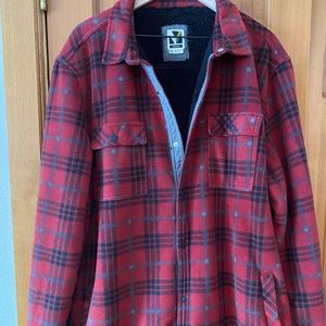 Voyager brand men’s fleece button down (snap buttons) shirt. Like new!